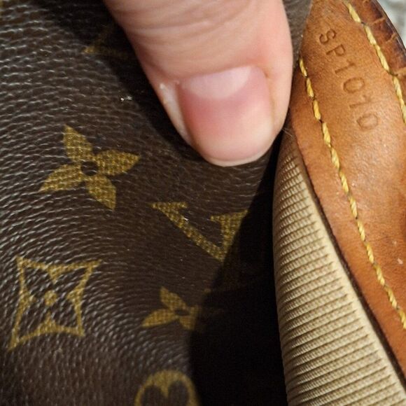 Louis Vuitton Monogram  Shoulder Bag SP 1010 - Stylish Crossbody Purse - Picture 12 of 15